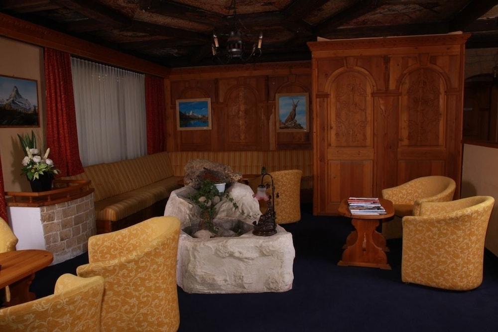 ホテル ヴァリザーホフ テッシュ エクステリア 写真